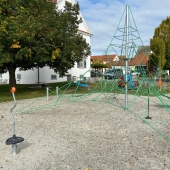 Bild vom Spielplatz anzeigen.