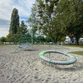 Bild vom Spielplatz anzeigen.
