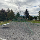 Bild vom Spielplatz anzeigen.