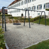 Bild vom Spielplatz anzeigen.