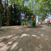 Bild vom Spielplatz anzeigen.