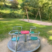 Bild vom Spielplatz anzeigen.