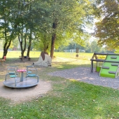 Bild vom Spielplatz anzeigen.