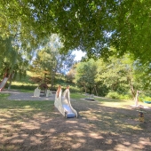 Bild vom Spielplatz anzeigen.