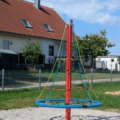 Bild vom Spielplatz anzeigen.