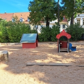 Bild vom Spielplatz anzeigen.