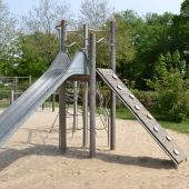 Bild vom Spielplatz anzeigen.