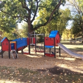Bild vom Spielplatz anzeigen.