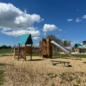 Bild vom Spielplatz anzeigen.
