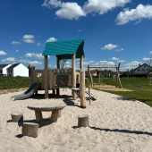 Bild vom Spielplatz anzeigen.