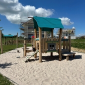 Bild vom Spielplatz anzeigen.