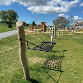 Bild vom Spielplatz anzeigen.