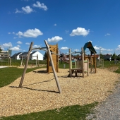 Bild vom Spielplatz anzeigen.