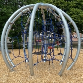 Bild vom Spielplatz anzeigen.
