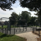 Bild vom Spielplatz anzeigen.