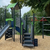 Bild vom Spielplatz anzeigen.