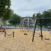 Bild vom Spielplatz anzeigen.