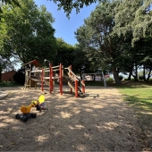Bild vom Spielplatz anzeigen.