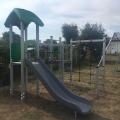 Bild vom Spielplatz anzeigen.