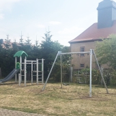 Bild vom Spielplatz anzeigen.