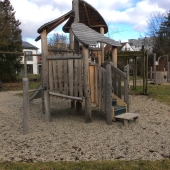 Bild vom Spielplatz anzeigen.