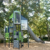 Bild vom Spielplatz anzeigen.