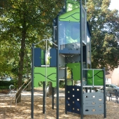 Bild vom Spielplatz anzeigen.