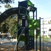 Bild vom Spielplatz anzeigen.
