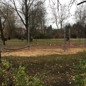 Bild vom Spielplatz anzeigen.