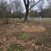 Bild vom Spielplatz anzeigen.