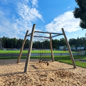 Bild vom Spielplatz anzeigen.