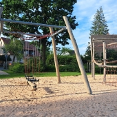 Bild vom Spielplatz anzeigen.