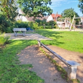 Bild vom Spielplatz anzeigen.