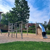 Bild vom Spielplatz anzeigen.