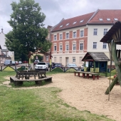 Bild vom Spielplatz anzeigen.