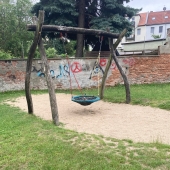 Bild vom Spielplatz anzeigen.