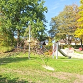 Bild vom Spielplatz anzeigen.