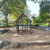 Bild vom Spielplatz anzeigen.