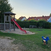 Bild vom Spielplatz anzeigen.