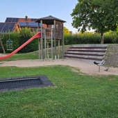 Bild vom Spielplatz anzeigen.