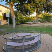Bild vom Spielplatz anzeigen.