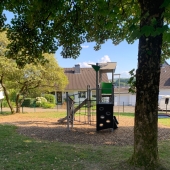 Bild vom Spielplatz anzeigen.