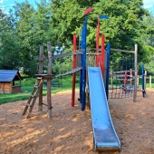 Bild vom Spielplatz anzeigen.