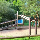 Bild vom Spielplatz anzeigen.