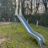 Bild vom Spielplatz anzeigen.