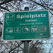 Bild vom Spielplatz anzeigen.