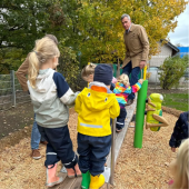 Bild vom Spielplatz anzeigen.