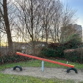 Bild vom Spielplatz anzeigen.