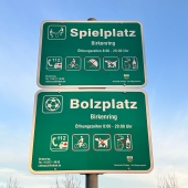 Bild vom Spielplatz anzeigen.