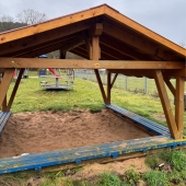 Bild vom Spielplatz anzeigen.